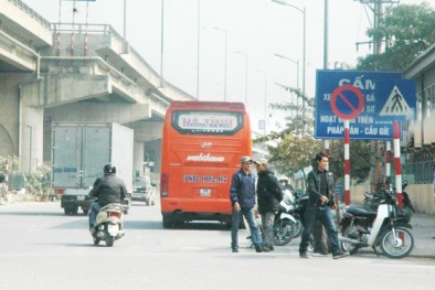 Cò xe sàm sỡ và tát nữ khách hàng